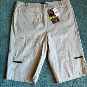 Jamie Saddock chrome capri golf pants